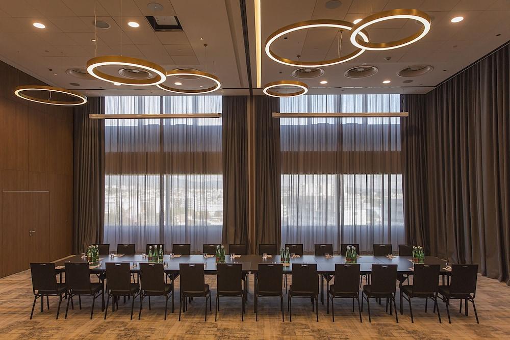 Hilton Garden Inn Zagreb - Radnicka Extérieur photo